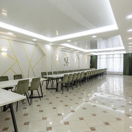 צ'יסינאו Iris Hotel מראה חיצוני תמונה