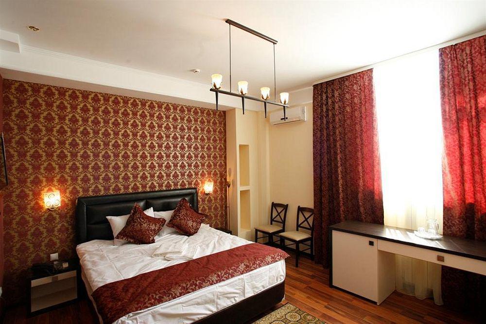 צ'יסינאו Iris Hotel מראה חיצוני תמונה