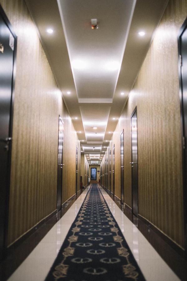צ'יסינאו Iris Hotel מראה חיצוני תמונה