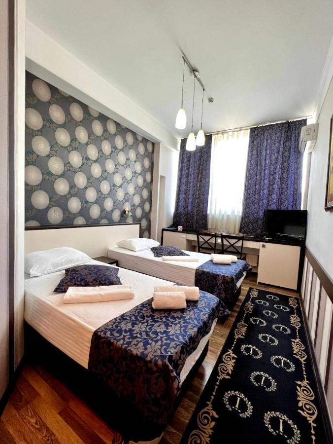 צ'יסינאו Iris Hotel מראה חיצוני תמונה