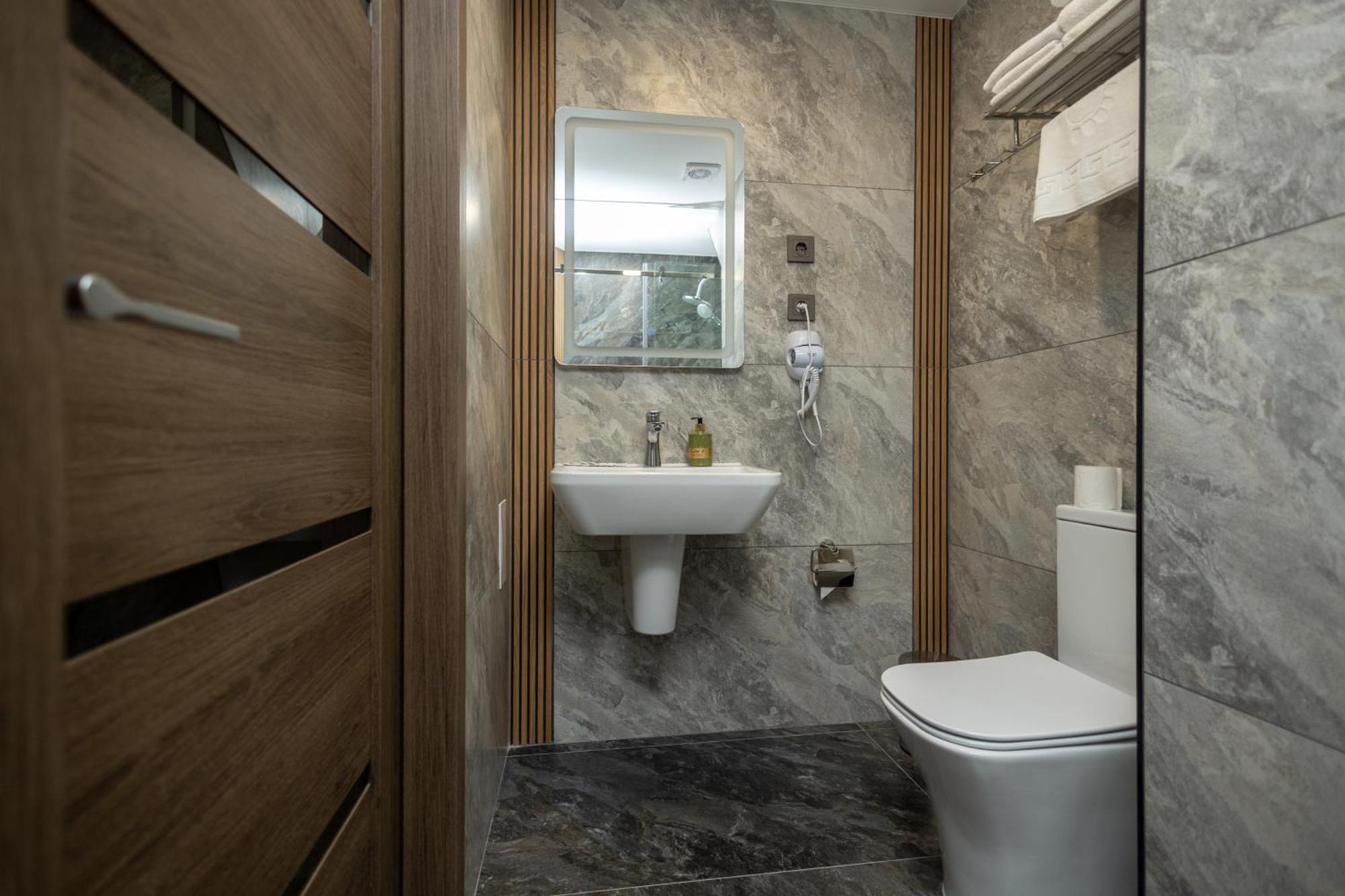 צ'יסינאו Iris Hotel מראה חיצוני תמונה