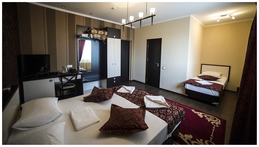 צ'יסינאו Iris Hotel מראה חיצוני תמונה