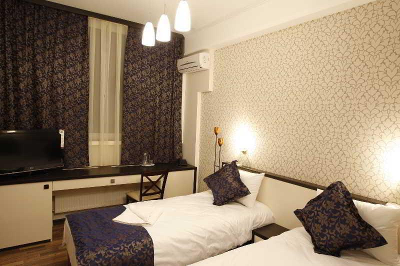 צ'יסינאו Iris Hotel מראה חיצוני תמונה
