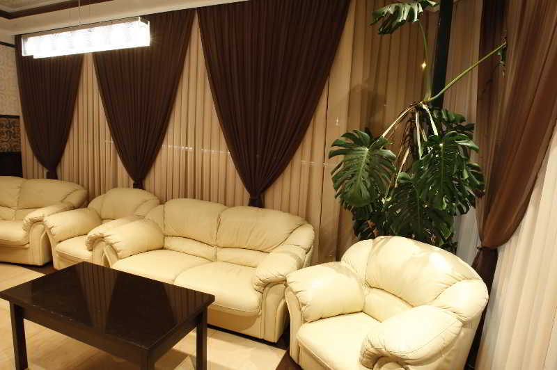 צ'יסינאו Iris Hotel מראה חיצוני תמונה